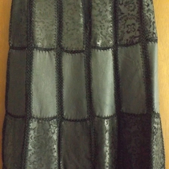 Black leather skirt. Size 10 Lightly used (#EV467) - Picture 5 of 5